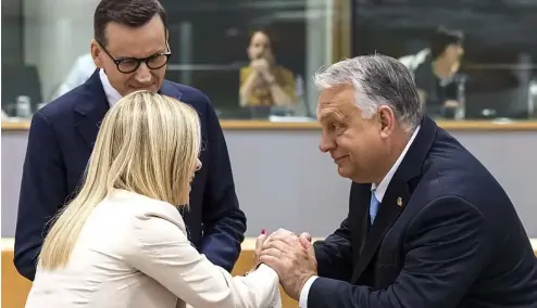  ?? ?? Hungary's Prime Minister Viktor Orban, right, speaks with Italy's Prime Minister Giorgia Meloni, centre, and Poland's former Prime Minister Mateusz Morawiecki, le