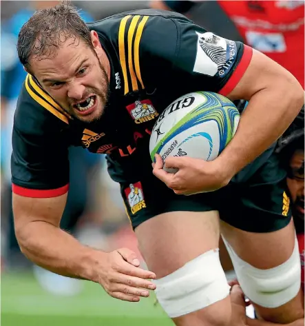  ??  ?? Canada and Chiefs forward Tyler Ardron on the charge against the Sunwolves in Tokyo.