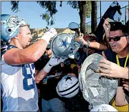  ?? AP/GUS RUELAS ?? Dallas Cowboys tight end Jason Witten (left) is one of only two tight ends with at least 1,000 career catches and 10,000 receiving yards. “I don’t think there is any doubt in my mind that he’s a Hall of Fame tight end,” Cowboys Coach Jason Garrett...