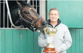  ?? Picture / Trish Dunell ?? Stephen Marsh with Chocante’s sire Shocking and the 2017 Melbourne Cup.