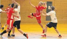  ?? FOTO: THORSTEN SCHNEIDER ?? Martin Schnitzer warf sieben Tore beim Sieg der MTG Wangen im Pokal bei der SG Hegensberg- Liebersbro­nn.