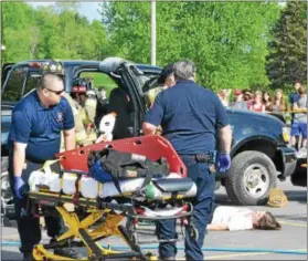  ?? LEAH MCDONALD - ONEIDA DAILY DISPATCH ?? First responders and student actors take part in a mock DWI accident on Friday, May 19, 2017, at Vernon-Verona-Sherrill High School.