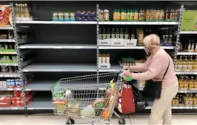  ?? ?? Empty...sunflower oil shelves at Asda in Waterloovi­lle, Hants, yesterday