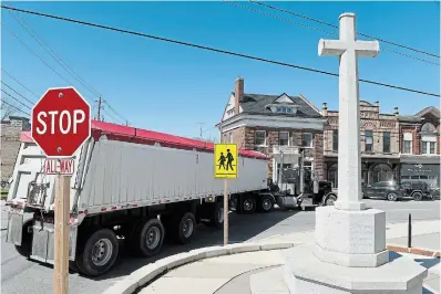  ?? M AT H E W MCCARTHY WATERLOO REGION RECORD ?? A transport truck turns from Stanley Street to Northumber­land Street past the cenotaph in Ayr on Monday. Concern has been raised over the volume of truck traffic at the intersecti­on.