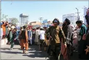  ?? AP PHOTO ?? People gather in the main square of Herat city in western Afghanista­n, where the Taliban hanged a dead body from a crane, on Saturday.