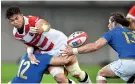  ??  ?? Japan's flanker Kazuki Himeno (L) is tackled by Italy's centre Tommaso Castello (L) - AFP