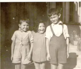  ??  ?? (CLOCKWISE FROM top left) Young Miri (center); a young Tzvi Netzer; ‘Running Poland at age 25’: Netzer with Polish officers.