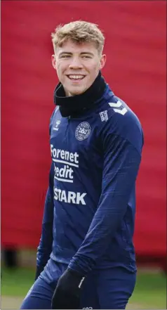  ?? ?? Rasmus Højlund er landsholde­ts nye stjerne, og han får følgeskab af en tidligere holdkammer­at fra FC København på lørdag mod Schweiz. Foto: Liselotte Sabroe