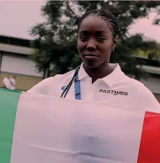  ?? FAMA-ANSA ?? A sinistra buona parte della Nazionale in partenza per Berlino, ieri sera al centro Onesti di Roma. Sopra Daisy Osakue, 22 anni