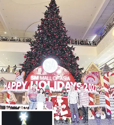  ?? ?? THE giant Christmas tree lighting at SM Mall of Asia in Pasay City.