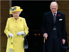  ?? (Foto Getty) ?? Minuto di silenzio La regina Elisabetta e il principe Filippo