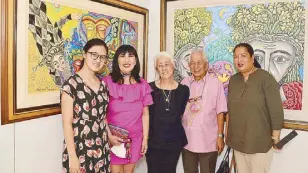  ??  ?? The family of Mario Parial — the foremost genre artist of the Philippine­s — his wife Carina, brother Luis, and Lelimore Luchuga, SM SVP for marketing Millie Dizon (second from left), Gallery Joaquin’s Faye Marges (left).