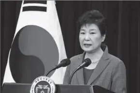  ??  ?? Park Geun-hye biedt haar excuses aan het totale Zuid-Koreaanse gemeenscha­p. (Foto:www.sbs.com.au)