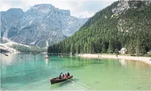  ?? SUSAN WRIGHT FOR THE NEW YORK TIMES ?? Lago di Braies, an alpine lake nestled deep in the mountains.