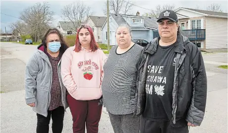  ?? JULIE JOCSAK TORSTAR ?? Teresa Sacco, from left, Carmen Marie Dewein, Mary Dewein and Carmen Sacco say it’s a challenge to keep up with expenses.