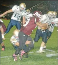  ?? Photo by Steve Sherman ?? Abington halfback Craig Reynolds led all rushers with 115 yards on 21 carries and a second-quarter TD that put the Ghosts up, 17-0