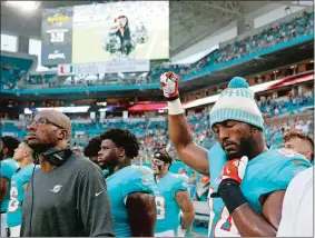  ?? WILFREDO LEE/AP PHOTO ?? Miami Dolphins defensive end Robert Quinn (94) raises his right fist during the singing of the national anthem prior to Thursday’s NFL preseason game against the Tampa Bay Buccaneers at Miami Gardens, Fla.