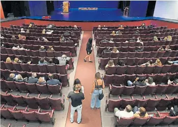  ?? MARCELO CAROLL ?? Solo el 30 por ciento de la sala de El equilibris­ta puede estar ocupado en Mar del Plata.