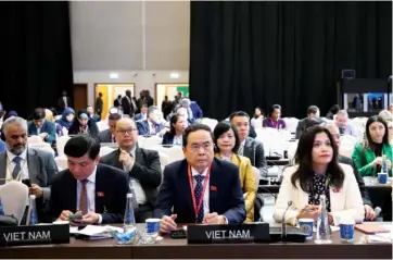  ?? VNA/CVN ?? Le vice-président permanent de l’AN vietnamien­ne Trân Thanh Mân (premier plan, centre) à l’UIP-146, le 13 mars à Manama, au Bahreïn.