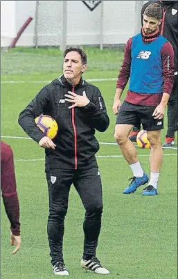  ?? FOTO: EFE ?? Eduardo Berizzo El técnico del Athletic, durante un entrenamie­nto en Lezama