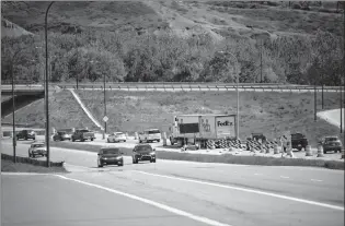  ?? @TMartinHer­ald Herald photo by Tijana Martin ?? Vehicles make their way through the constructi­on zone along the Highway 3 bridge on Wednesday.