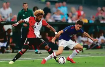  ?? Reuters ?? Manchester United’s Ander Herrera in action against Feyenoord’s Tonny Vilhena, whose late strike sank United, who had also lost to City in the Manchester derby last Saturday.