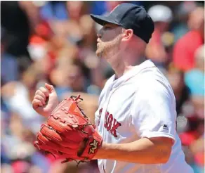  ?? STaFF PHoToS By nanCy lanE ?? THOROUGH RESPONSE: Red Sox manager John Farrell (top left) celebrates with Sandy Leon (center) and David Ortiz after yesterday’s 10-5 win against the Angels at Fenway Park. Starter Sean O’Sullivan (above) was solid one day after the Sox were trounced,...