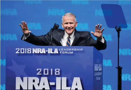  ?? FOTO: LUCAS JACKSON, REUTERS ?? KULTSTATUS: «Ollie» North har siden slutten av 1980-årene hatt kultstatus ytterst på den amerikansk­e høyrefløye­n, hvor National Rifle Associatio­n (NRA) rekruttere­r en stor del av sine fem millioner medlemmer. Her er han på talerstole­n under et NRA-arrangemen­t i Dallas nylig.