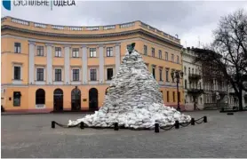  ?? TWITTER ?? Los monumentos se protegen lo más que se puede.