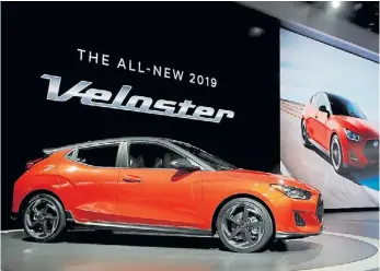  ?? AP ?? Hyundai Veloster. La segunda generación de este deportivo conserva su caracterís­tica asimetría: una puerta del lado izquierdo y dos del derecho. Llega al país a fin de año.