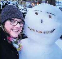  ??  ?? ●● Vikki Taberer with her snowman