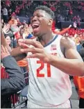  ?? E. JASON WAMBSGANS/CHICAGO TRIBUNE ?? Illinois center Kofi Cockburn celebrates with fans after the Illini’s 59-51 victory over Minnesota in January. Cockburn will be back for his sophomore season.