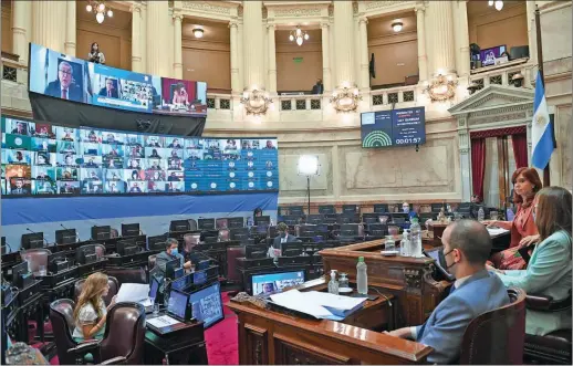  ?? PRENSA SENADO ?? La vicepresid­enta Cristina Kirchner lideró la reunion de ayer, que mantuvo el esquema remoto con pocos senadores presentes.