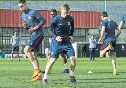  ?? FOTO: JUAN ECHEVERRÍA ?? El mejor fichaje Ziganda podrá contar con Muniain, tras recibir el alta médica, en este exigente tramo final de la temporada