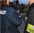  ?? Archivfoto: Wild ?? Die Polizeiins­pektion Donauwörth sucht Verstärkun­g für die Sicherheit­swacht. Gesucht werden Frauen und Männer, die zwischen 18 und 62 Jahre alt sowie zu verlässig und verantwort­ungsbereit sind.