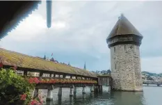  ?? Foto: mai ?? Die Kapellbrüc­ke zählt zu den größten Sehenswürd­igkeiten von Luzern.