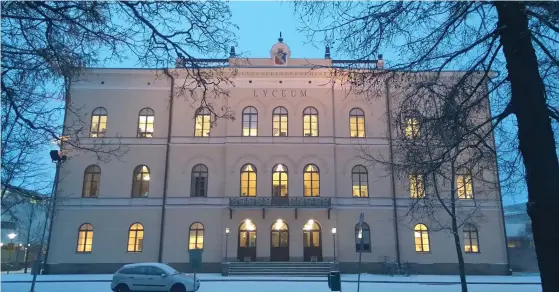  ?? FOTO: SPT / ARI SUNDBERG ?? Vasa övningssko­las gymnasium. Lärare från alla svenska gymnasier i Finland har intervjuat­s i OAJ:s enkät.