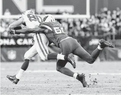  ?? ROB SCHUMACHER/ AZCENTRAL SPORTS ?? Cardinals linebacker Karlos Dansby (right) has been enjoying a stellar season in his return to Arizona.