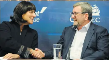  ?? PHOTO STEVENS LEBLANC ?? La présidente et chef de la direction d’énergir, Sophie Brochu, était de passage à l’hôtel de ville de Québec, hier, pour confirmer la signature d’une entente avec le maire, Régis Labeaume.