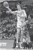  ?? MATTHEW HINTON/USA TODAY SPORTS ?? Thunder guard Josh Giddey passes next to Pelicans guard Trey Murphy III during the first half on Tuesday night at Smoothie King Center in New Orleans.