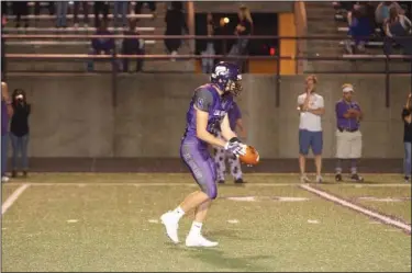  ?? Terrance Armstard/News-Times ?? Boot it: El Dorado's Derek Jobe prepares to punt against Searcy last season in Memorial Stadium. Jobe averaged 40.4 yards per punt last year and returns for his senior season with the Wildcats.