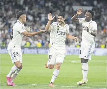  ?? Foto: JA SIRVENT ?? Asensio celebra con Mariano y Vinicius el 1-0 contra el Getafe