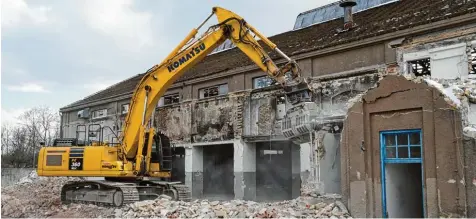  ?? Foto: Silvio Wyszengrad ?? Die Hallen auf dem ehemaligen Gelände von Zeuna Stärker werden abgerissen.