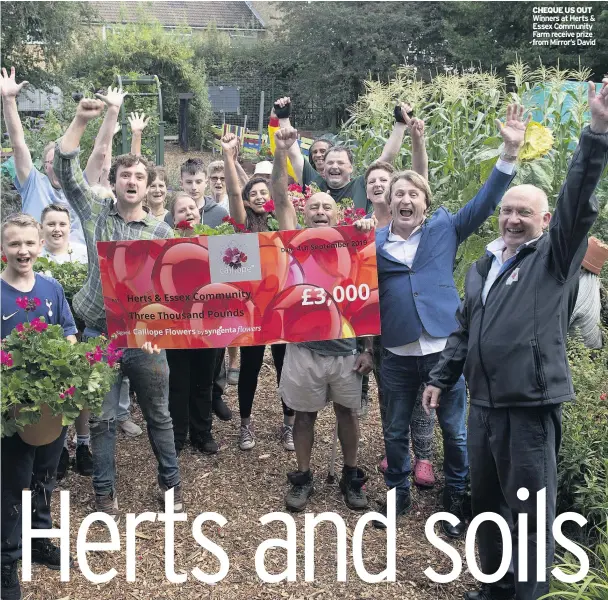  ??  ?? CHEQUE US OUT Winners at Herts & Essex Community Farm receive prize from Mirror’s David