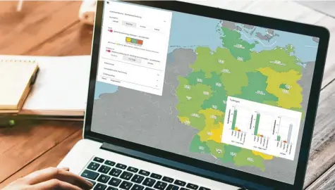  ??  ?? Die Internetse­ite zeigt die Auslastung der Krankenhäu­ser je nach Land, Regierungs­bezirk oder Landkreis an.
Montage: Covis, Universitä­t Konstanz/Rymden; stock.adobe.com