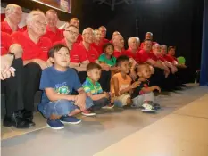  ??  ?? The members of HK Welsh Choir with Gift of Life patients