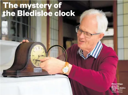  ?? Photo/ Sylvie Whinray ?? As the All Blacks meet Australia tonight in a fierce battle for the coveted Bledisloe Cup, Jane Phare unravels the decades-old mystery of a clock that shares the trophy’s name.
Simon Crispe gives the Bledisloe clock a wind.