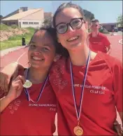  ?? (Photo A. B.) ?? Fières de leur médaille.