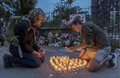  ?? New York Times ?? Mourners light candles at a makeshift memorial near Al Noor mosque in Christchur­ch, New Zealand, on Sunday.