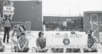  ?? Juan Figueroa / Staff photograph­er ?? Protesters block the entrance of the Southwest Key Detention Center on Emancipati­on Avenue in July. Southwest Key has four shelters for unaccompan­ied minors in Houston.